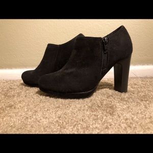 Heeled booties, lightly worn, size 6